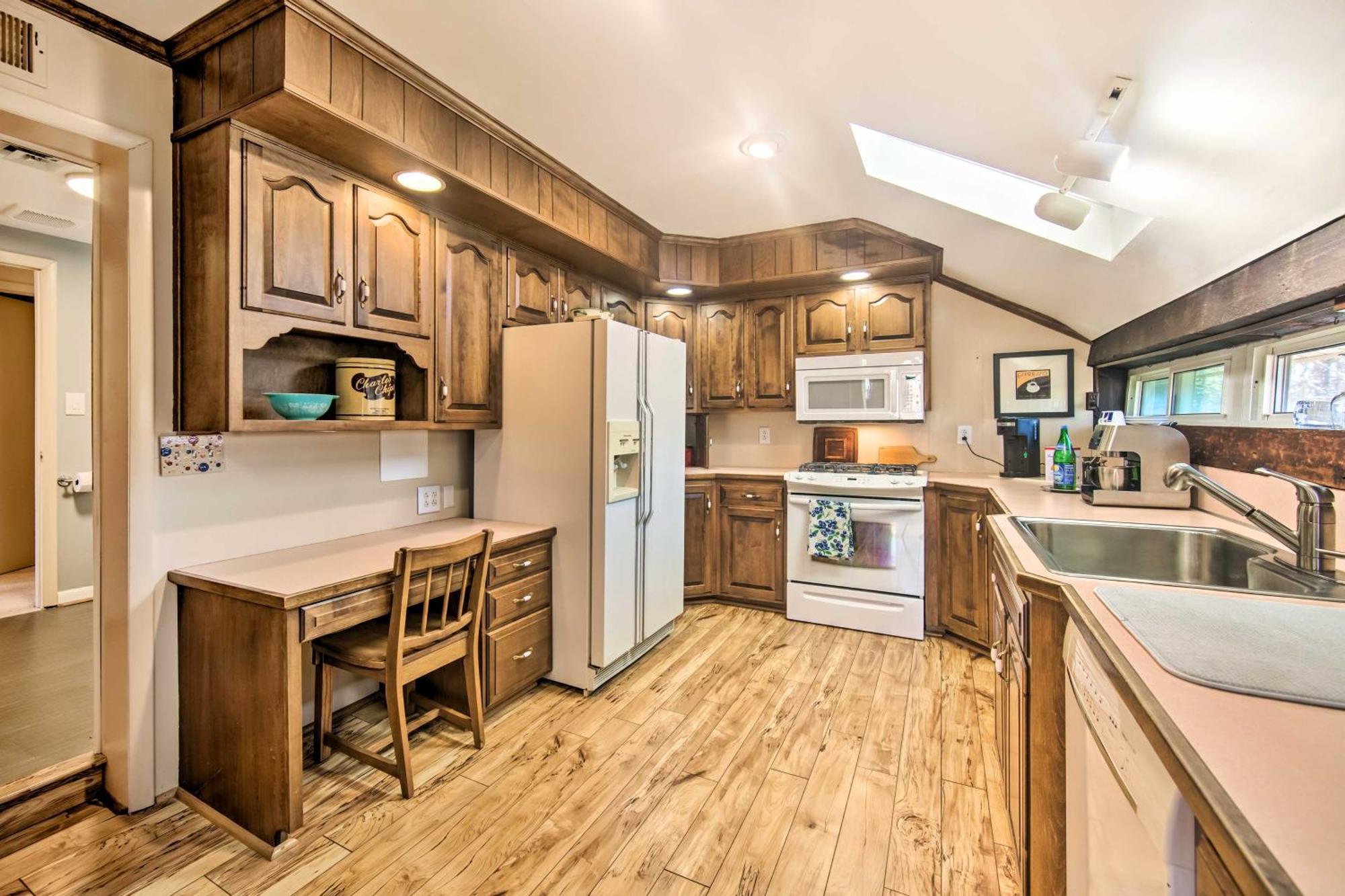 Runningwater Apartment In Lancaster With Deck Экстерьер фото