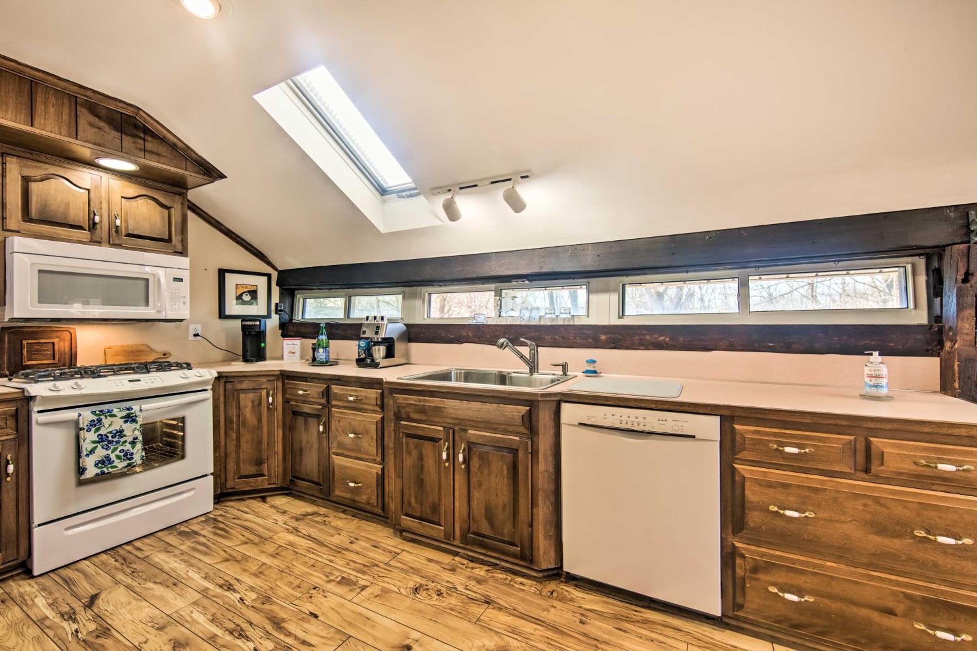 Runningwater Apartment In Lancaster With Deck Экстерьер фото