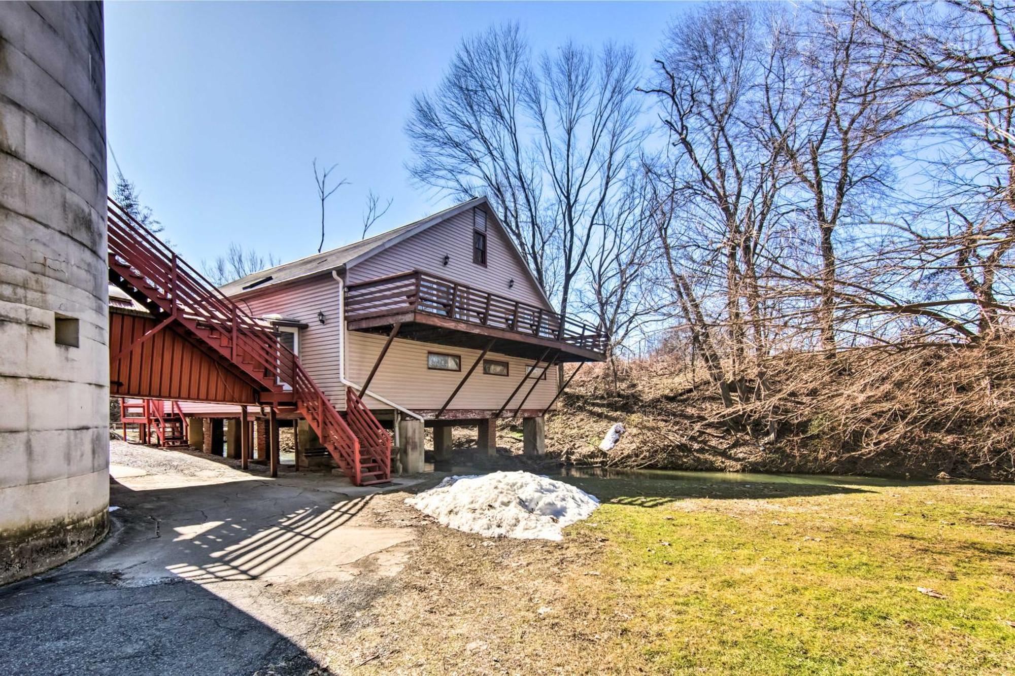 Runningwater Apartment In Lancaster With Deck Экстерьер фото